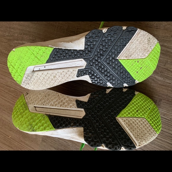 Sneakers - Picture 3 of 4